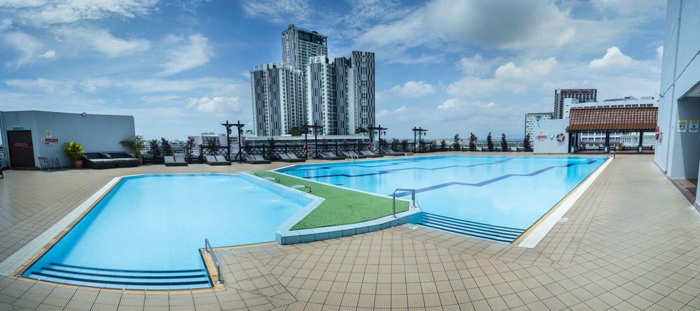 Отель Ramada Plaza By Wyndham Melaka Экстерьер фото